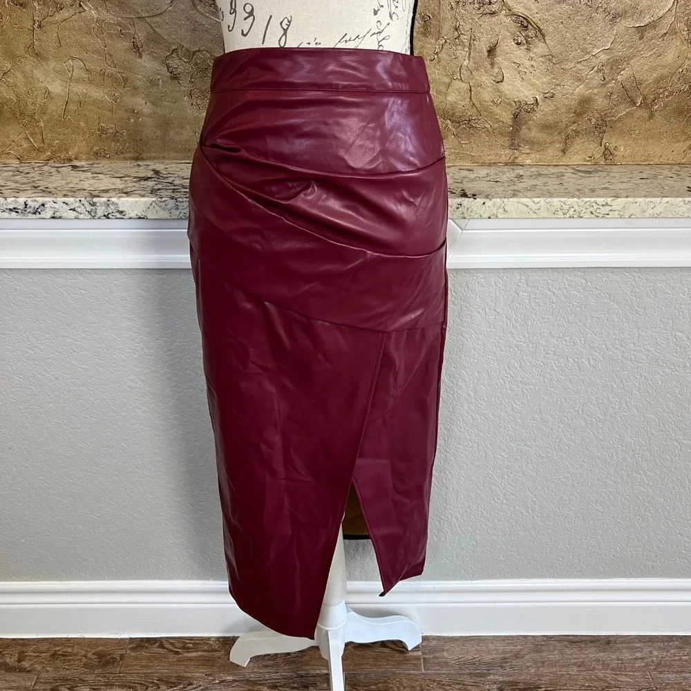 NWT Commense Faux Leather Midi Skirt Vegan‎ XS Burgundy Ruched Front Slit Pencil